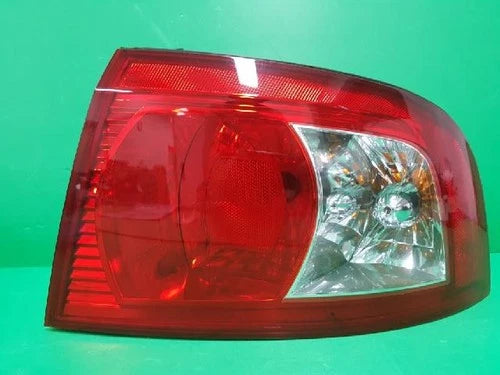 Kia Optima 2005 - Right rear combination tail light OEM 92421 3C070