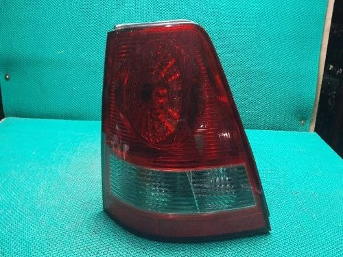 Rear combination tail light compatible with Kia Sorento 2006, genuine OEM replacement part 924013E000