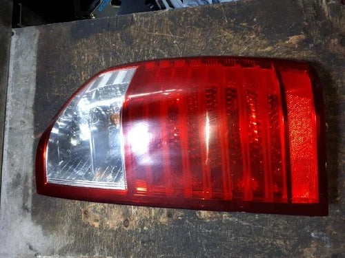 Right rear combination tail light assembly compatible with Kia Carnival 2007, genuine OEM replacement part 92402 4D000