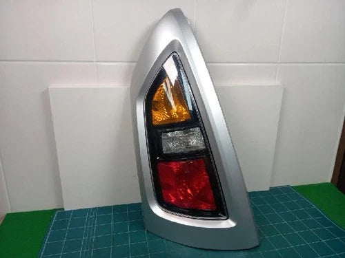 Used OEM Part - light assembly/tail lights rear combination compatible with Kia Soul 2009, genuine OEM replacement part 92410 2K000