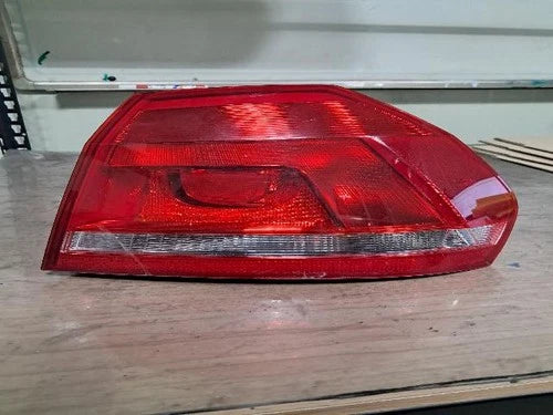 Lamp socket of Tail Light compatible with Volkswagen The Used Passat 1.8 FSI 2013, genuine OEM replacement part 561945258