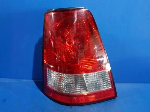 Left rear tail light assembly compatible with Kia Sorento 2005, genuine OEM replacement part 924013E000