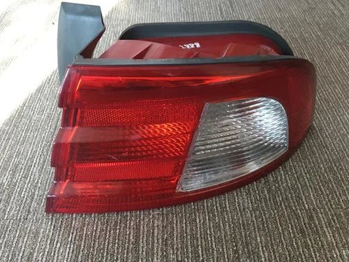 Kia Optima 2003 - Right rear combination tail light OEM 92421 3C070