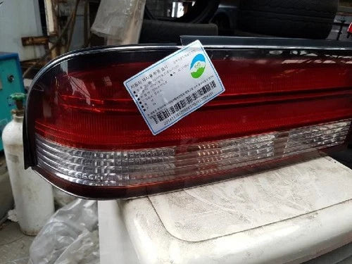 Kia 1999 Luz trasera / calavera combinada izquierda (lado del conductor) OEM 0K95A51160B