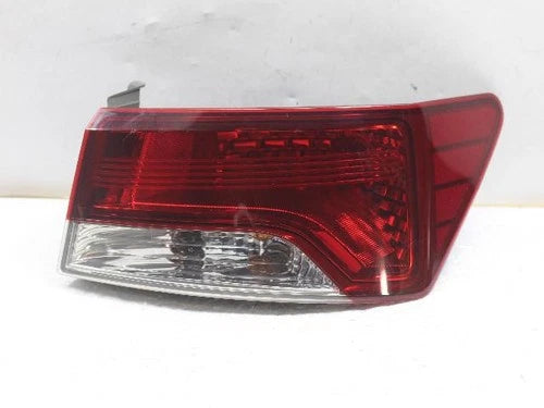 Conjunto de faro/calavera trasero exterior derecho Kia 2010 OEM 92402 1M300