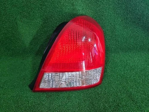 Right rear tail light assembly compatible with Hyundai Elantra 2003, genuine OEM replacement part 92402 2D300