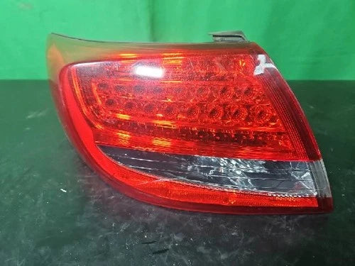 Left rear combination tail light assembly compatible with Hyundai Azera 2010, genuine OEM replacement part 92401 3L500