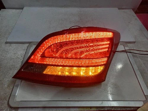 Right rear tail light assembly compatible with Hyundai Equus 2011, genuine OEM replacement part 924023N000
