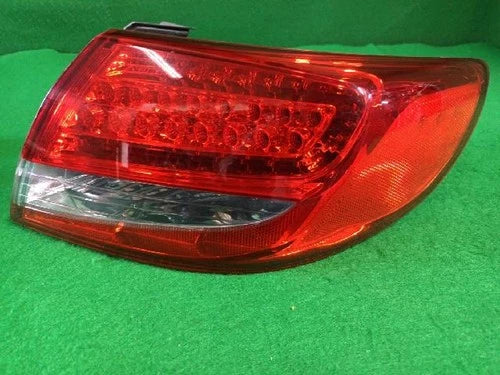 Rear combination tail light (right) compatible with Hyundai Azera 2010, genuine OEM replacement part 92402 3L500