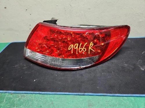 Right rear combination tail light assembly OEM 92402 3L001 compatible with Hyundai Azera 2008