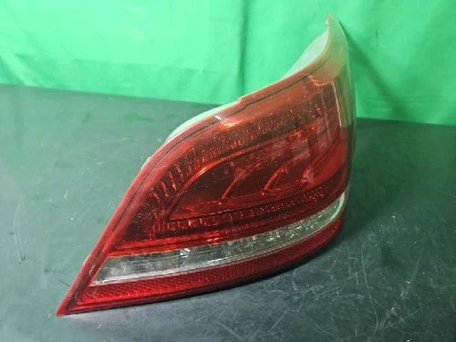 Right rear tail light assembly compatible with Hyundai Centennial 2010, genuine OEM replacement part 92402, 3N000