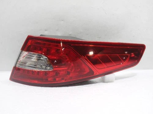 Right rear combination tail light assembly OEM 92402 2T100 compatible with Kia K5 2011