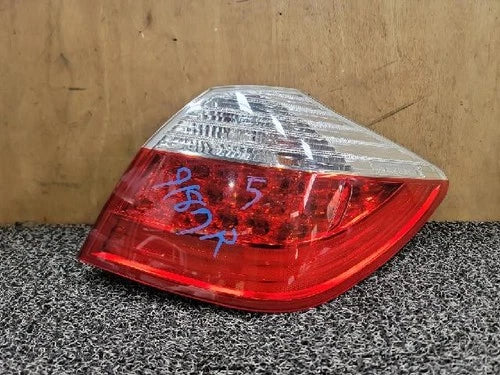 Rear combination tail light (right) compatible with Hyundai Genesis Coupe 2011, genuine OEM replacement part 92402 3M060