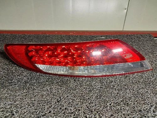 Left rear tail light assembly compatible with Hyundai Azera 2007, genuine OEM replacement part 92401 3L001