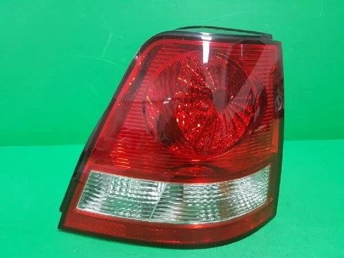 Right rear combination tail light assembly OEM 92402 3E000 compatible with Kia Sorento 2003