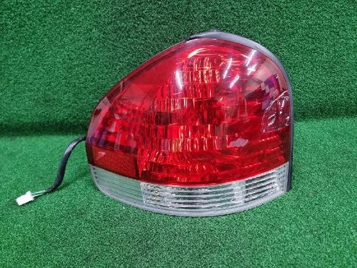 Left rear combination tail light assembly compatible with Hyundai Santa Fe 2003, OEM 92401 26000