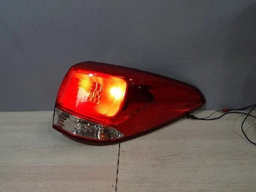 Right rear tail light assembly compatible with Kia Carens 2014, genuine OEM replacement part 92402 A4000