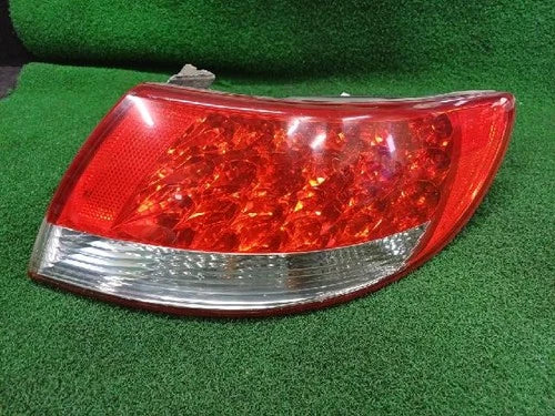 Right rear combination tail light assembly compatible with Hyundai Azera 2006, genuine OEM replacement part 92402 3L001