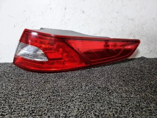 Right rear combination tail light assembly OEM 92402 2T100 compatible with Kia K5 2012