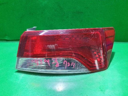 Right outer rear tail light assembly (OEM) Kia K5 2011, 92402 1M300