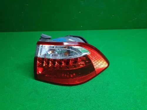 Right rear combination tail light assembly compatible with Kia Sorento 2007, genuine OEM replacement part 92402 2G005