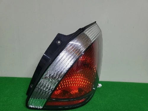 Right rear tail light assembly compatible with Kia Rio 2006, genuine OEM replacement part 92402 1G200