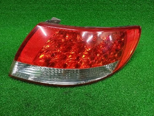 Right rear combination tail light assembly OEM 92402-3L0 compatible with Hyundai Azera 2006