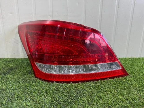 Rear combination tail light (Tail Light) left compatible with Hyundai Equus 2012, genuine OEM replacement part 924013N0