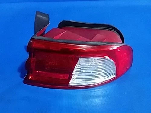 Kia Optima 2003 - Right rear combination tail light OEM 924213C000