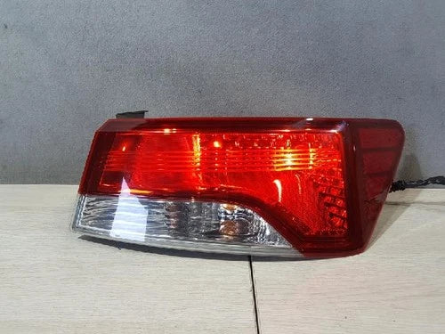 Conjunto de faro/calavera trasero exterior derecho (OEM) Kia 2010, pieza original 924021M300