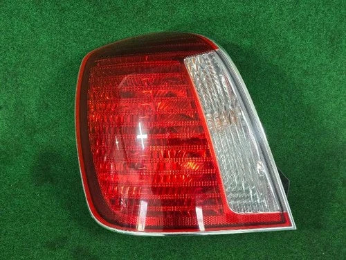 Right rear tail light assembly compatible with Hyundai Azera 2004, genuine OEM replacement part 9240239600