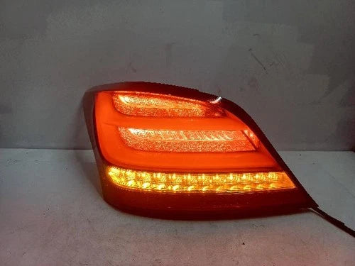 Left rear tail light assembly compatible with Hyundai Equus 2013, genuine OEM replacement part 924013N500