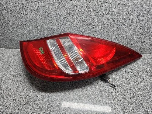 Right rear combination tail light assembly OEM 92402 2L000 compatible with Hyundai i30 2010