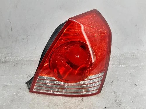 Right rear tail light assembly compatible with Hyundai Elantra 2004, RH OEM 92402, 2D500