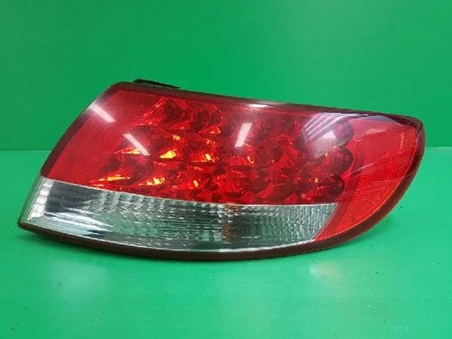 Right rear combination tail light assembly compatible with Hyundai Azera 2008, genuine OEM replacement part 924023L001