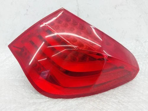 Used OEM Part - Panel right side (outer) of the rear tail light compatible with BMW 750Li 2009 (OEM 7182198)