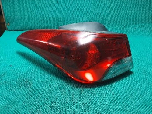 Rear combination tail light (side outer left) compatible with Hyundai Elantra 2011, genuine OEM replacement part 924013X000