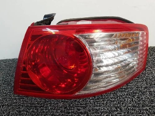 Right rear combination tail light assembly compatible with Kia LPI GH270 2004, genuine OEM replacement part 92402 3F070