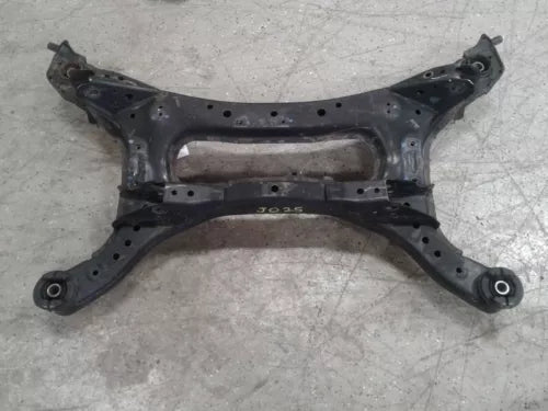 Refacción OEM Usada - Travesaño del subchasis trasero para Nissan Altima Sedán de 4 puertas (2007-2012) OEM