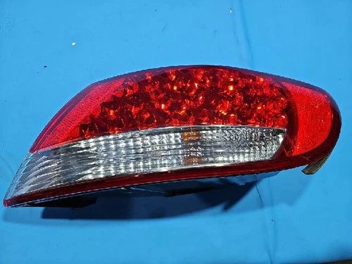 Rear combination tail light (right) compatible with Hyundai Azera 2009, genuine OEM replacement part 92402 3L002