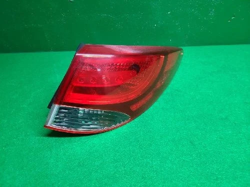 Right rear combination tail light assembly OEM 92402 2S000 compatible with Hyundai Tucson 2013