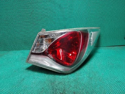 Rear combination tail light (outer right) compatible with Hyundai EF 2012, genuine OEM replacement part 924024R000