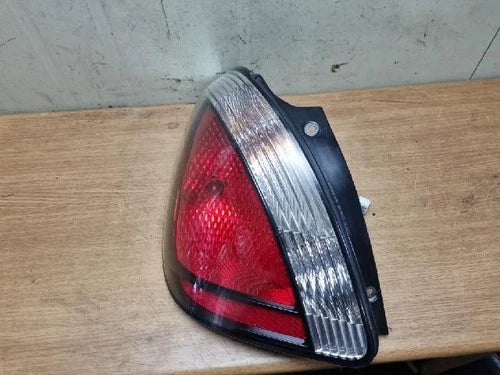 Left rear tail light assembly compatible with Kia Rio 2007, OEM 92401, 1G200