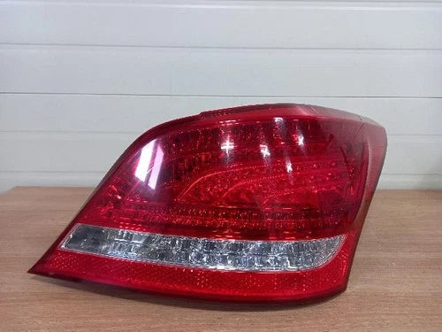 Rear combination tail light compatible with Hyundai Equus 2011, genuine OEM replacement part 92402 3N000