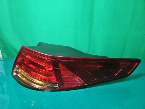 Rear combination tail light assembly (right) compatible with Kia K5 2011, OEM 92402 2T000