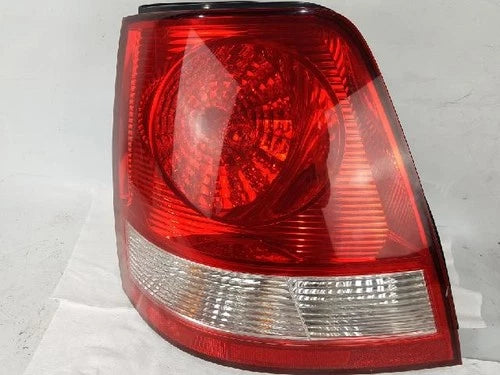 Rear combination tail light (right) compatible with Kia Sorento 2006, genuine OEM replacement part 92402 3E000