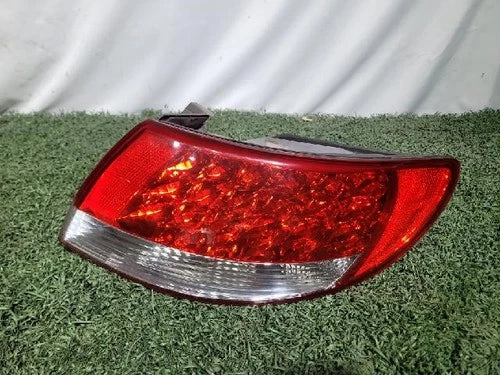 Right rear combination tail light assembly OEM 92402 3L001 compatible with Hyundai Azera 2008