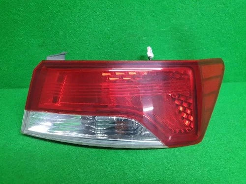 Conjunto de faro/calavera trasero exterior derecho Kia 2010 OEM 92402 1M300