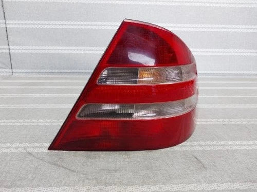 Used OEM Part - Rear tail light genuine Mercedes Benz 500 L 2001 A 220 820 02 64