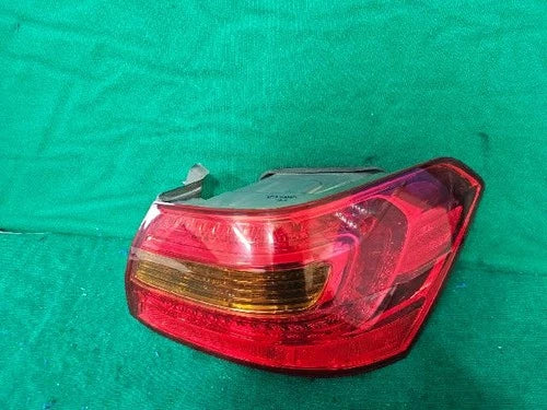 Right outer rear tail light assembly compatible with Kia Cadenza 2011, genuine OEM replacement part 92402 3R000